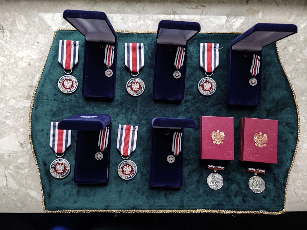 Uroczystość wręczenia Odznak Honorowych za Zas�