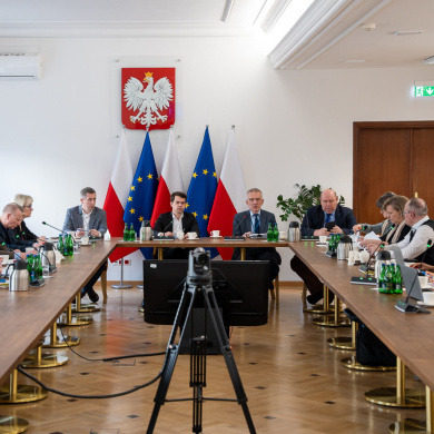 Wiceminister Michał Kołodziejczak przewodniczy spotkaniu w MRiRW (fot. MRiRW)