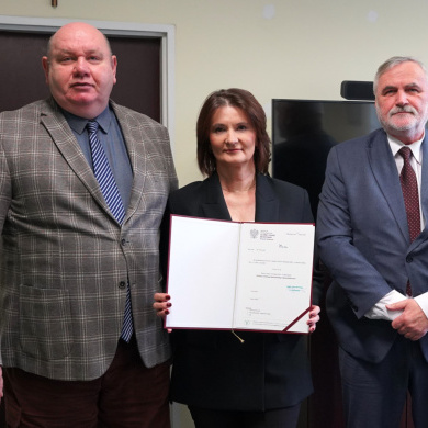 Od lewej GLW Krzysztof Jażdżewski, Zastępca WLW w Łodzi Dorota Sirko oraz WLW w Łodzi Tomasz Mroczek